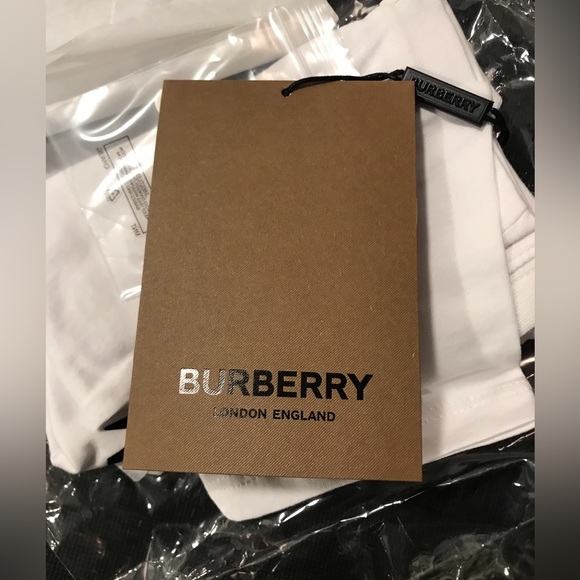 BURBERRY AUTHENTIC BABY WHITE LOGO T- SHIRT SIZE 12 MONTHS - Picture 3 of 4